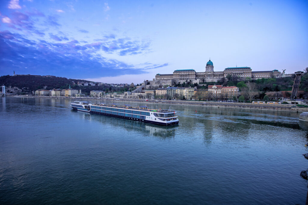 avalon waterways exterior envision 2