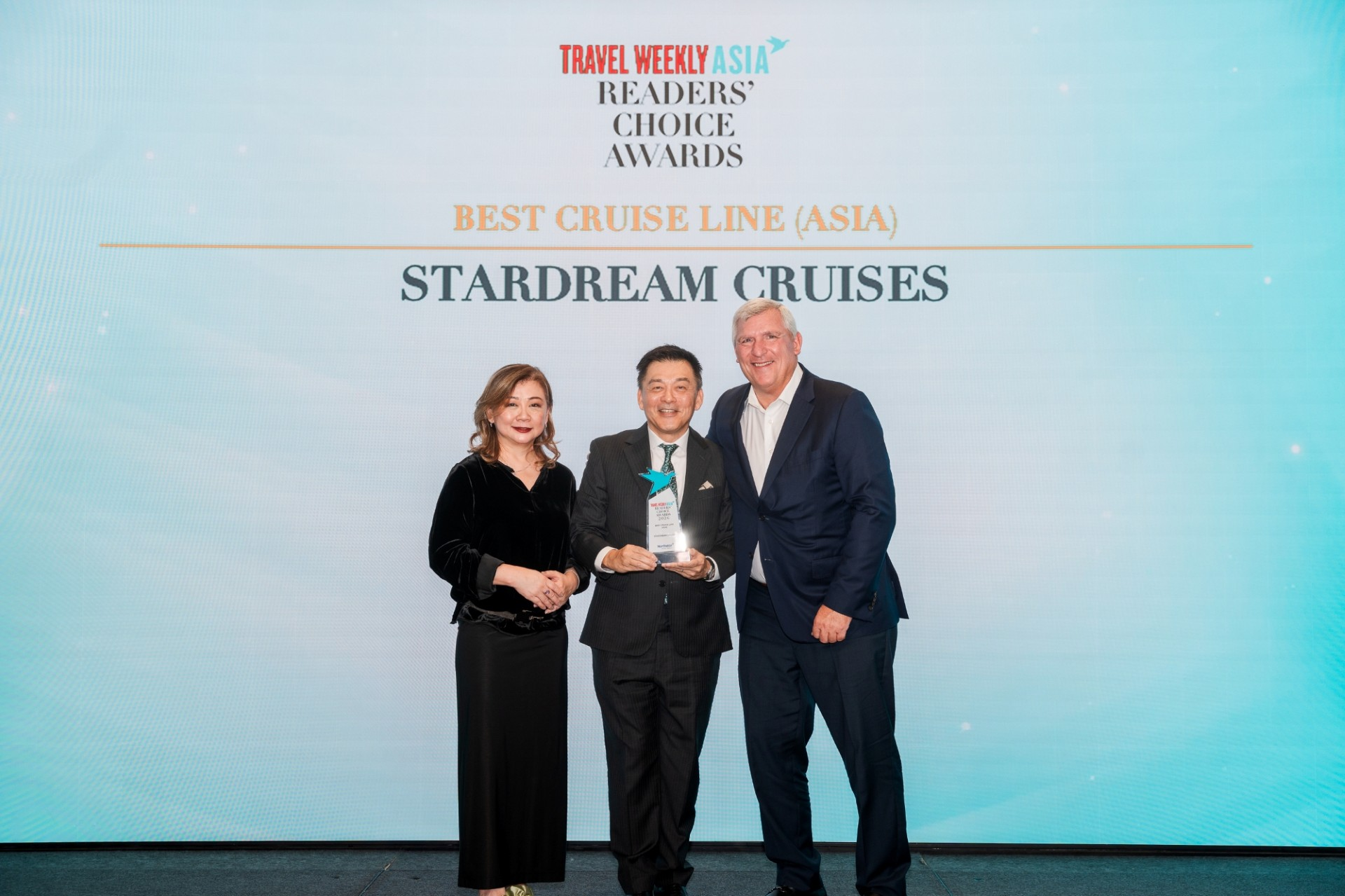 StarDream Cruises President, Mr. Michael Goh (Centre) accepting the Best Cruise Line – Asia award from Mr. Bob Sullivan, President of The Travel Group (Right) and Ms. Irene Chua, VP/Group Publisher, Asia Northstar Travel Group (Left).